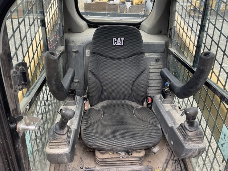 2020-caterpillar-262d3-image-23