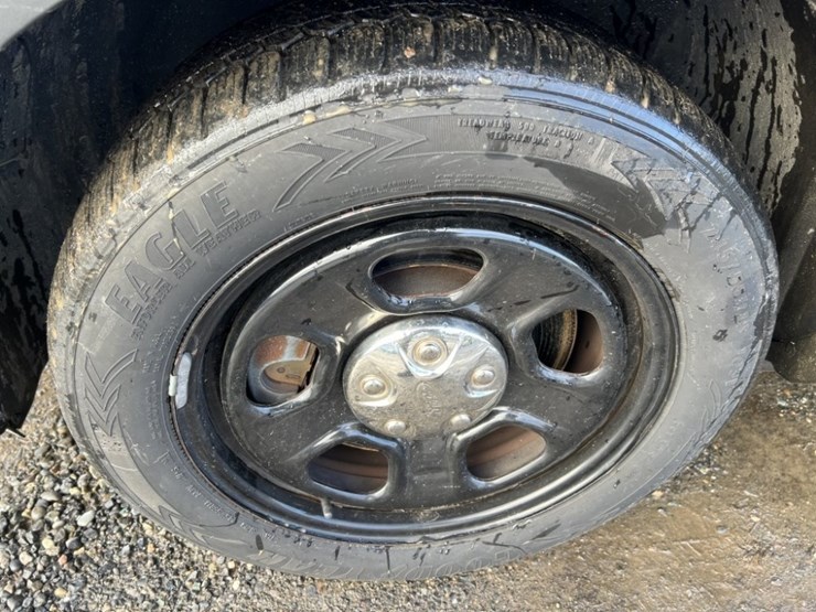 2016-ford-explorer-image-13