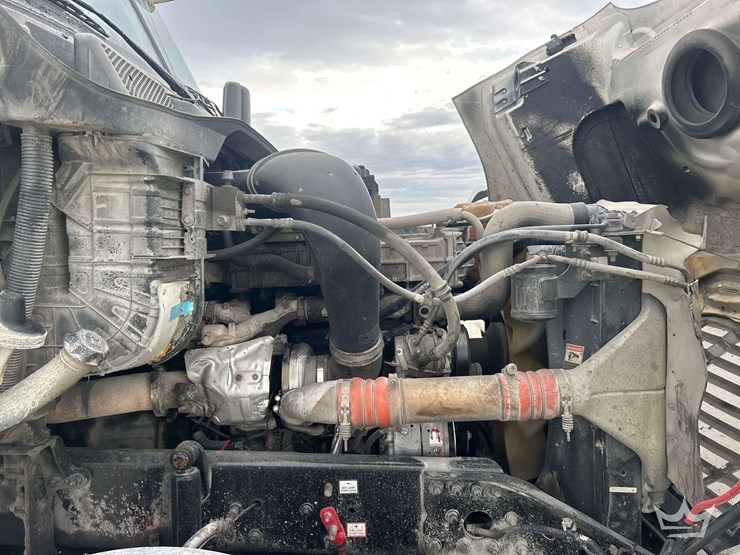 2015-freightliner-cascadia-125-image-8