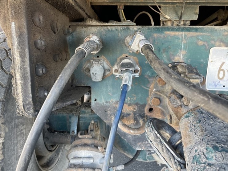 1998-peterbilt-379-image-16