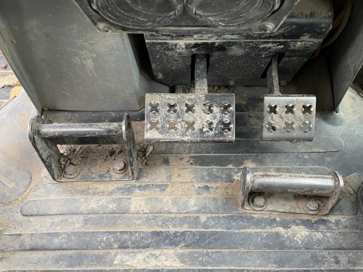 caterpillar-d3g-xl-image-32