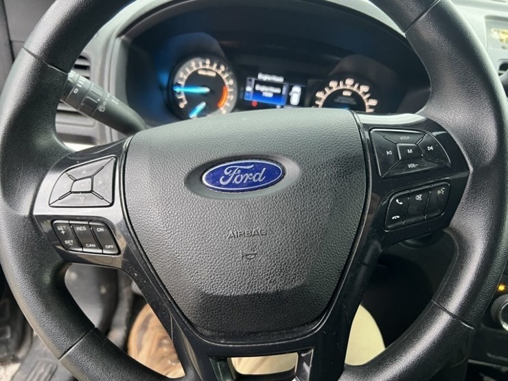 2017-ford-explorer-image-24