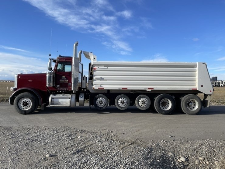2020-peterbilt-389-image-2