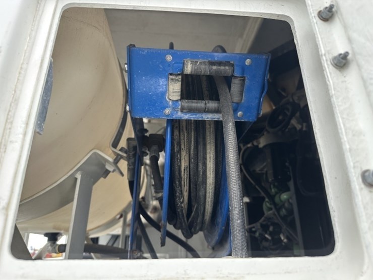 john-deere-1044-image-33