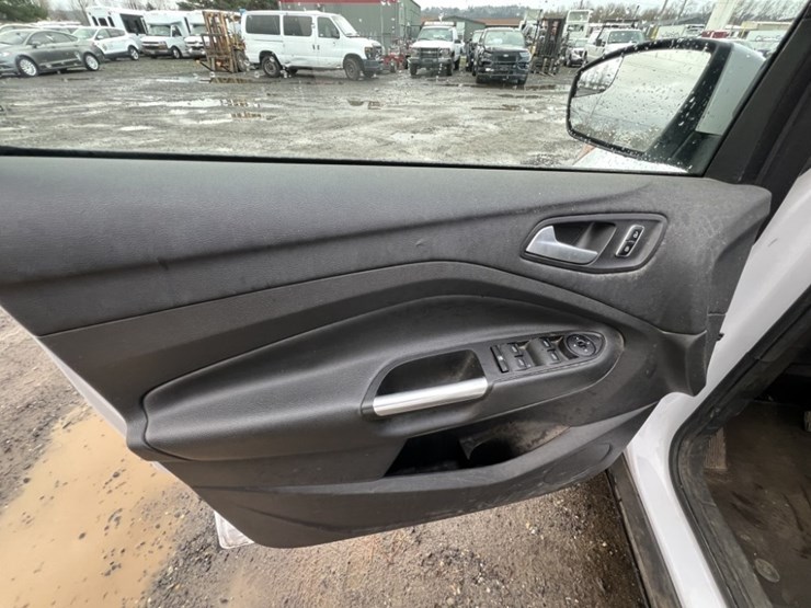 2016-ford-escape-image-24