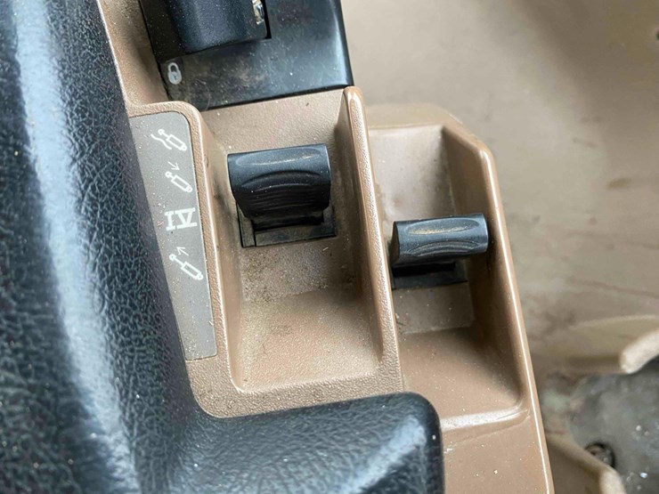 john-deere-8300-image-38