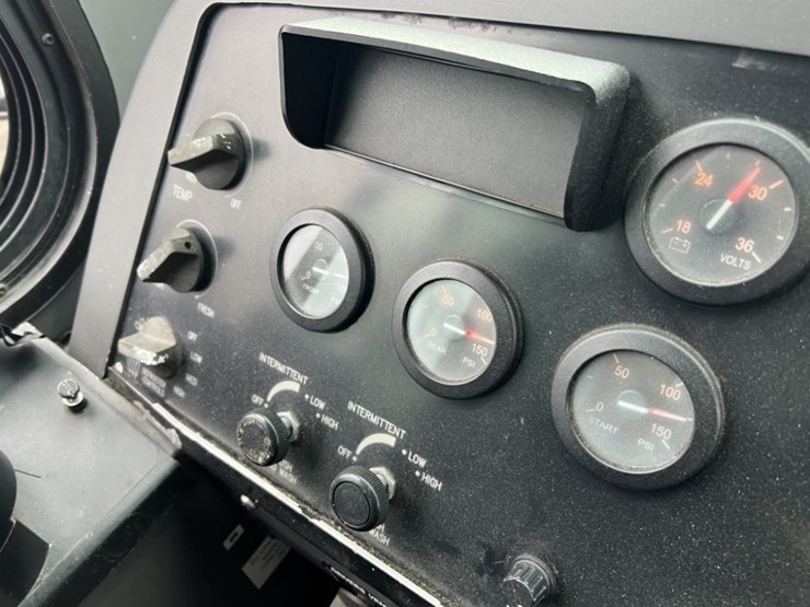 2008-new-flyer-40'-transit-bus-image-31