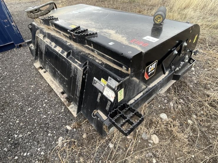 caterpillar-bp118c-box-broom-image-4
