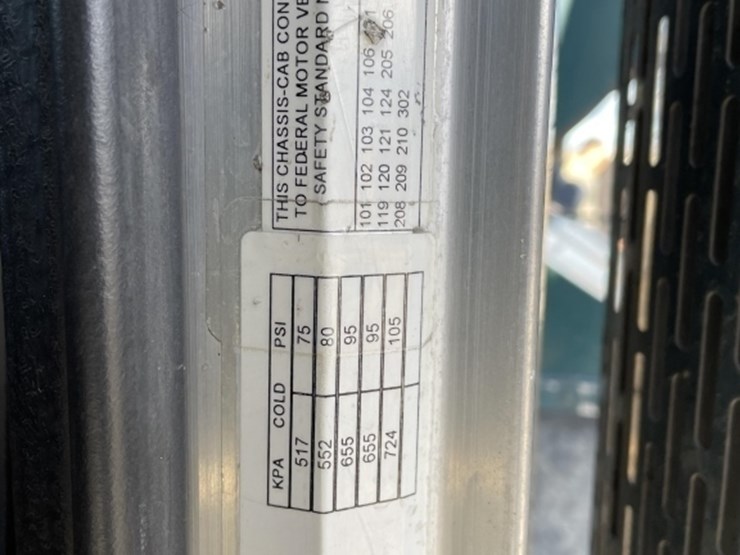 1998-peterbilt-379-image-45