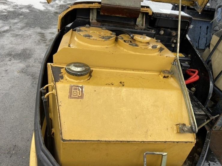 caterpillar-304-image-19