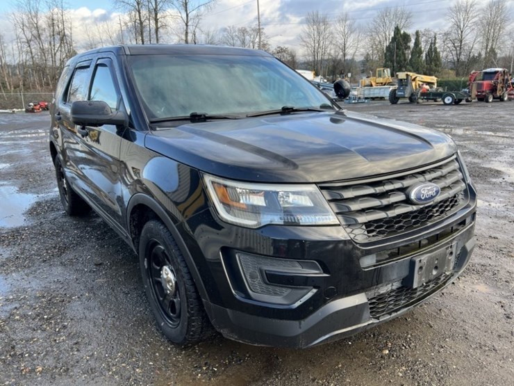 2016-ford-explorer-image-2