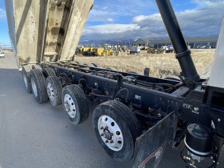 2020-peterbilt-389-image-34