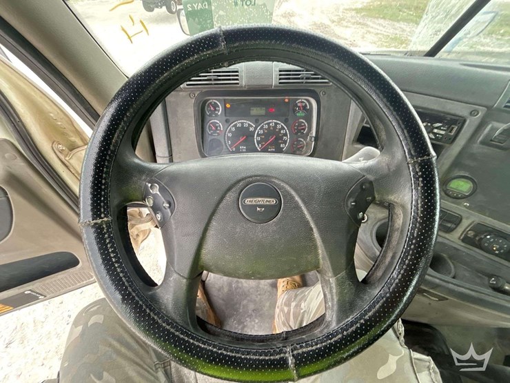 2015-freightliner-cascadia-125-image-15