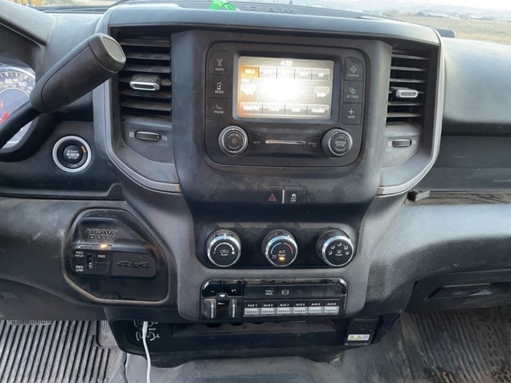 2022-dodge-3500-image-24