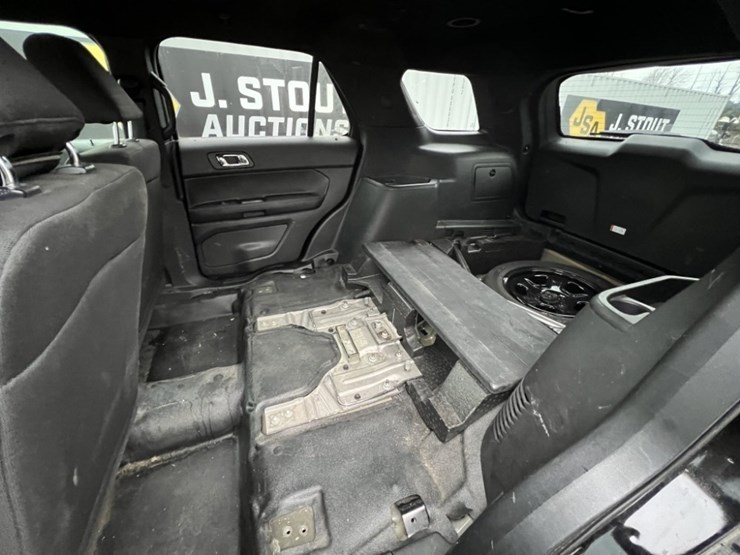 2017-ford-explorer-image-16