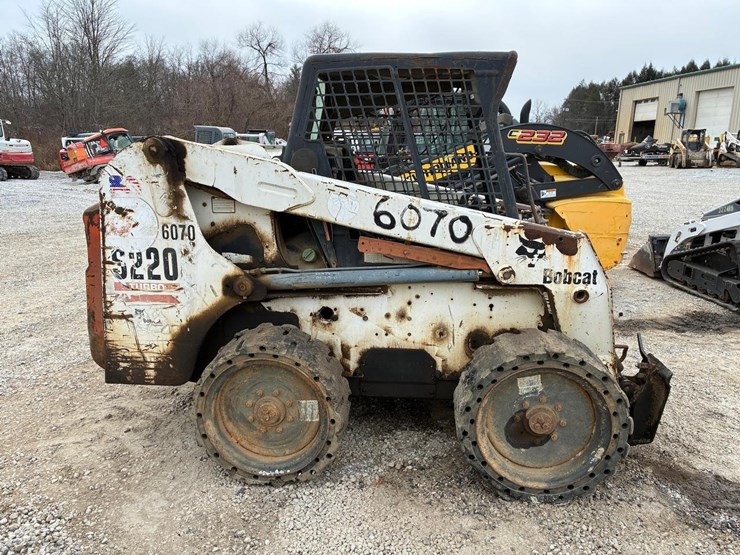 bobcat-s220-image-2