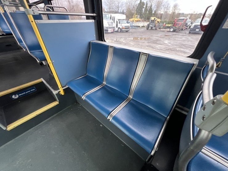 2008-new-flyer-40'-transit-bus-image-24