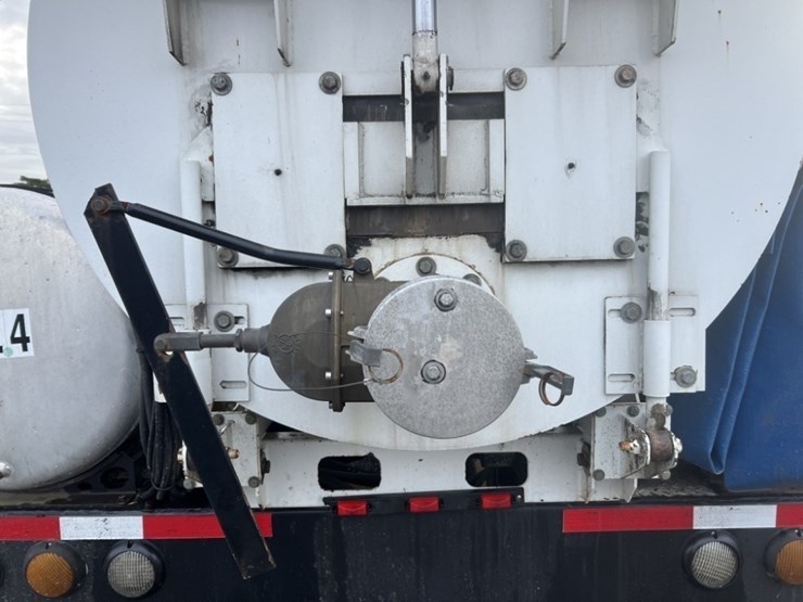 2009-gmc-w5500-image-21