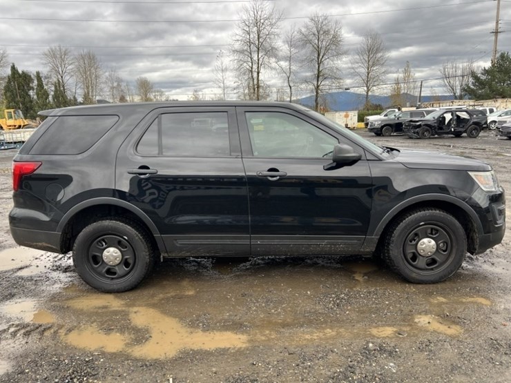 2017-ford-explorer-image-3