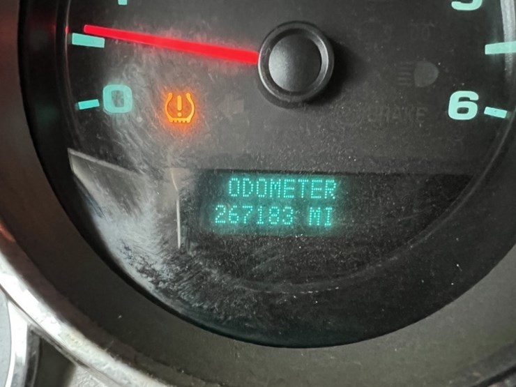 2011-chevrolet-silverado-2500-image-28