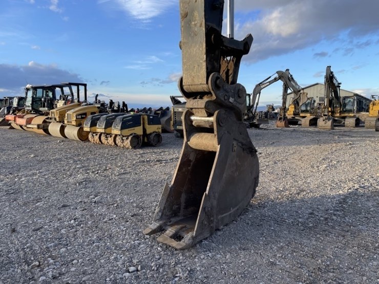 deere-345g-lc-image-11