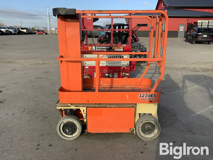 jlg-1230es-image-8