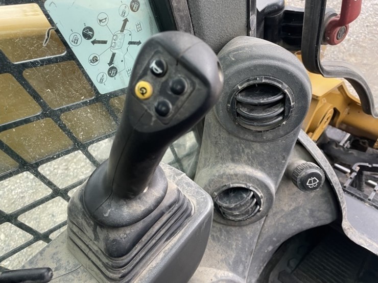 2020-caterpillar-262d3-image-29