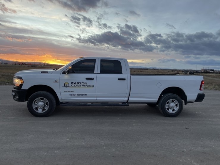 2022-dodge-3500-image-2