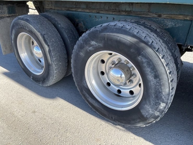 1998-peterbilt-379-image-19