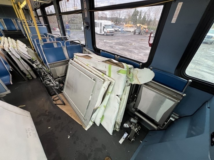 2009-new-flyer-40'-transit-bus-image-19