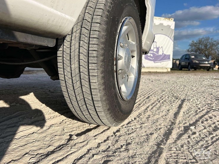 2012-ford-cargo-image-29