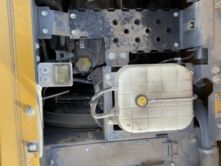 deere-245g-lc-image-34