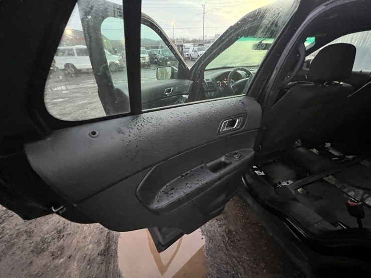 2017-ford-explorer-image-22