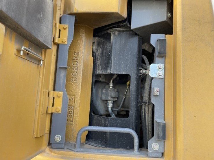 deere-345g-lc-image-32