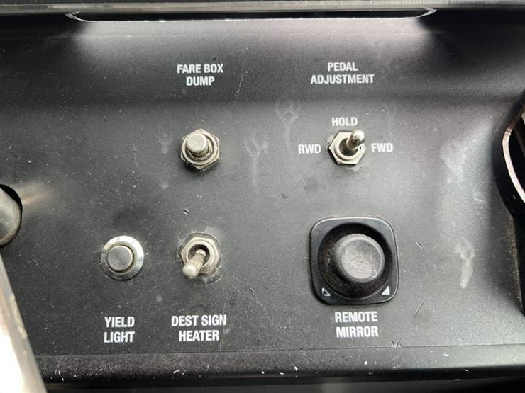 2008-new-flyer-40'-transit-bus-image-31