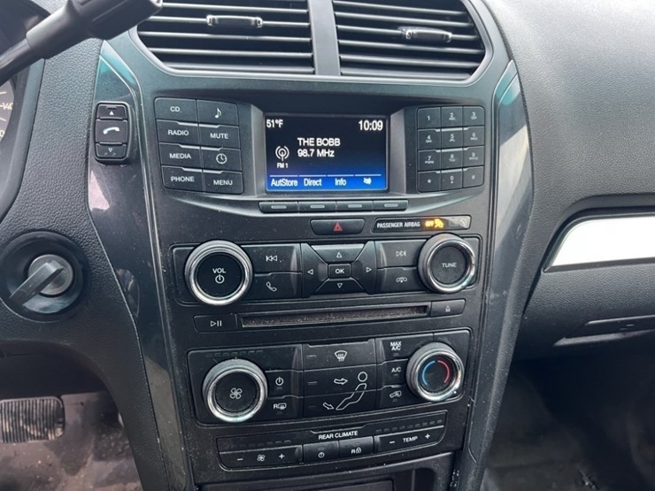 2018-ford-explorer-image-28