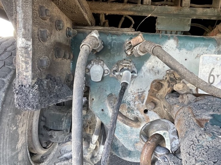 1998-peterbilt-379-image-11