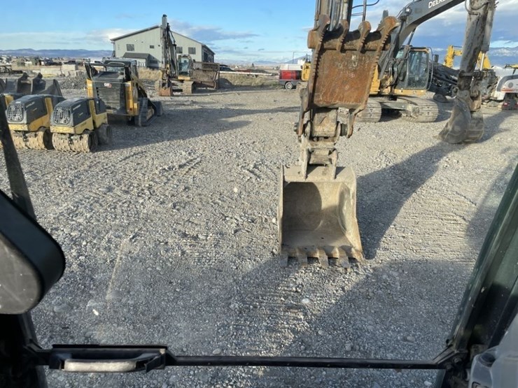 deere-245g-lc-image-47