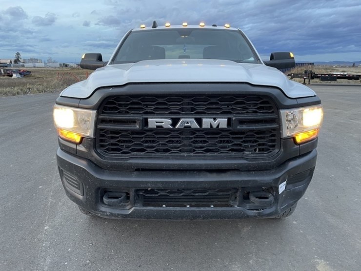 2022-dodge-3500-image-8