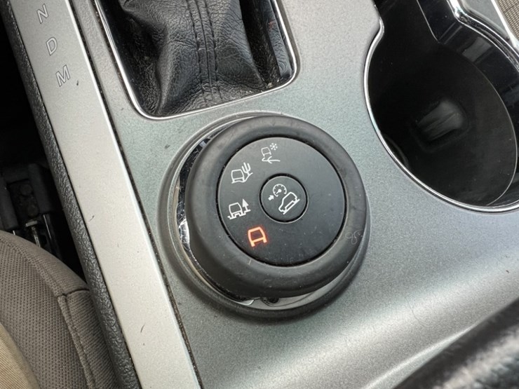 2014-ford-explorer-image-32