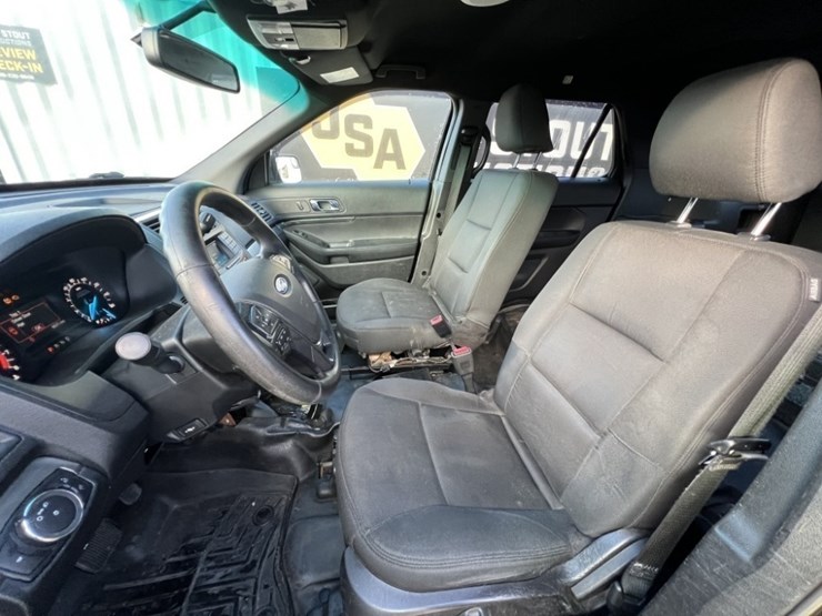 2016-ford-explorer-image-22