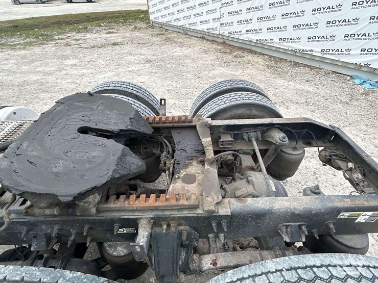 2015-peterbilt-579-image-18