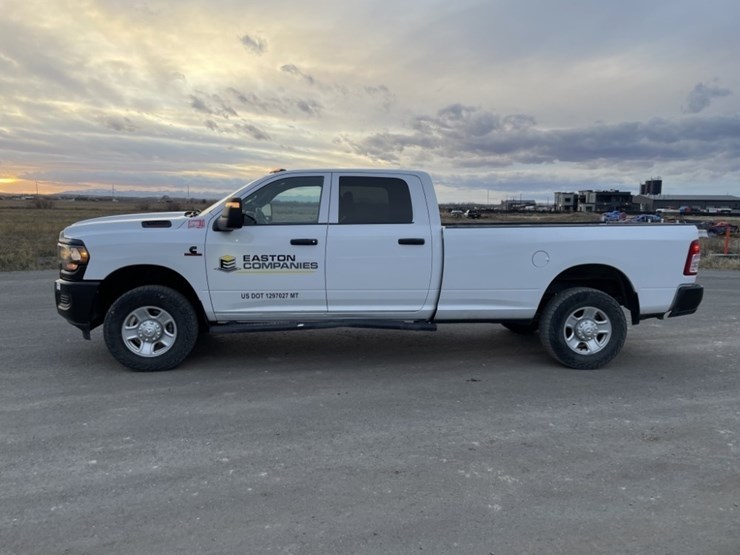 2022-dodge-3500-image-2