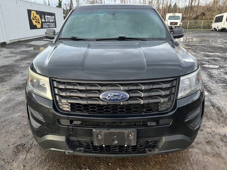 2017-ford-explorer-image-8