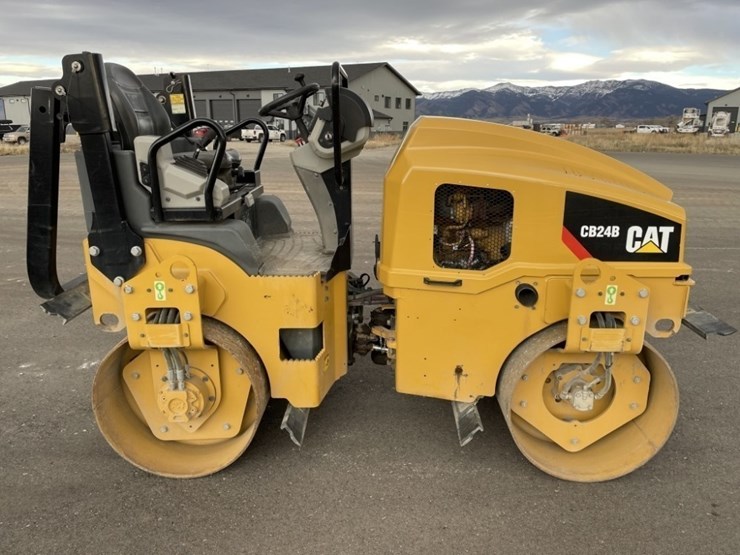 caterpillar-cb24b-image-6