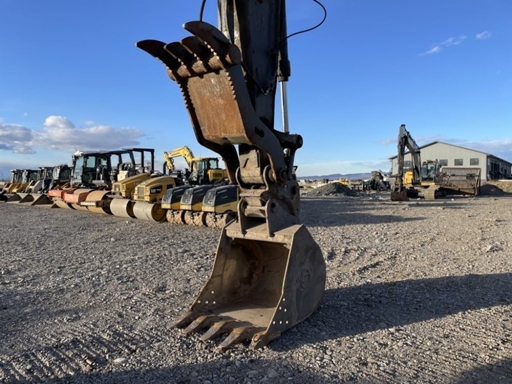 deere-245g-lc-image-12