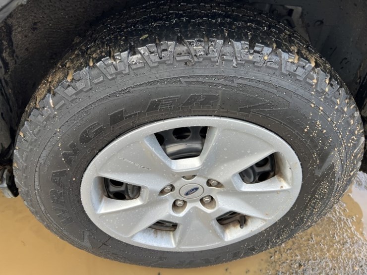 2014-ford-explorer-image-17