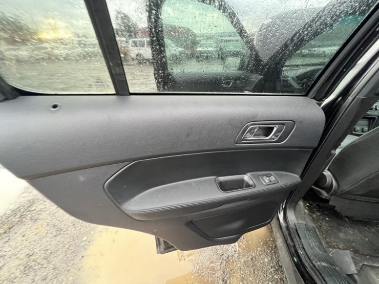 2018-ford-explorer-image-21