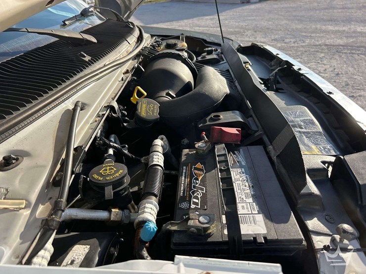 2012-ford-cargo-image-9