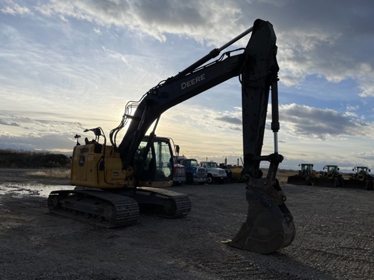 deere-245g-lc-image-7